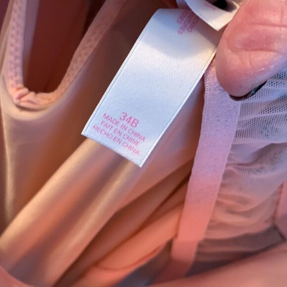 Victoria's Secret size 34B padded négligée top. Like new. Pinkish coral - Picture 6 of 8